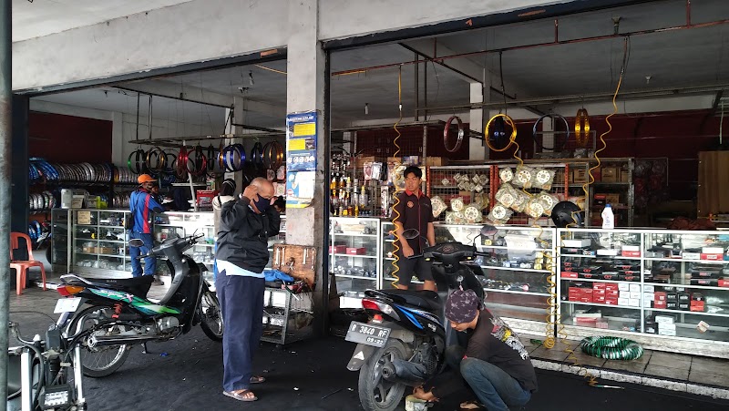 Mbah Amir Motor: The Unstoppable Heart of Cilacap's Automotive Scene
